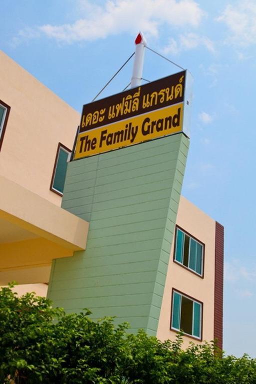 The Family Grand Hotel Удон Тани Екстериор снимка