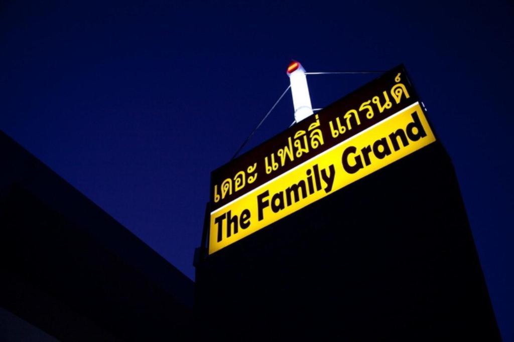 The Family Grand Hotel Удон Тани Екстериор снимка